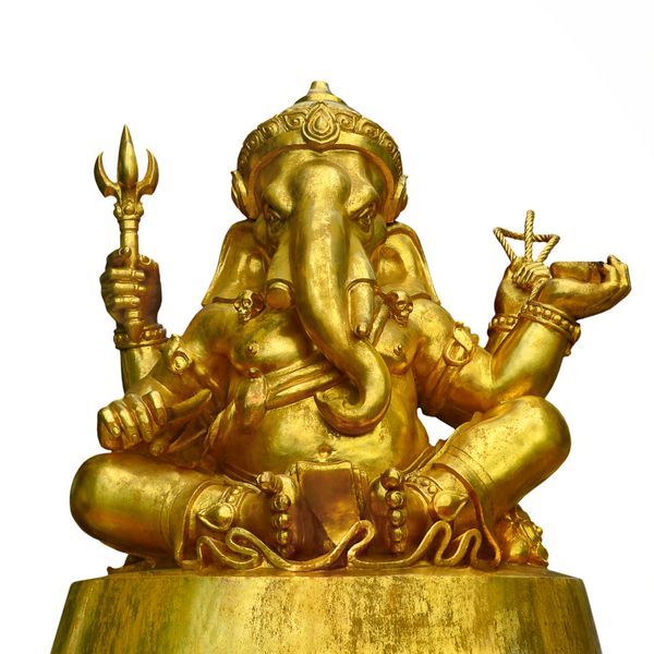 مجسمه طلایی خدای هندو گانشا جدا شده در پس زمینه سفید