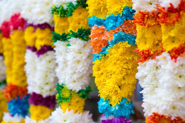 گلدسته های رنگارنگ هندی برای فروش در جشنواره دیوالی