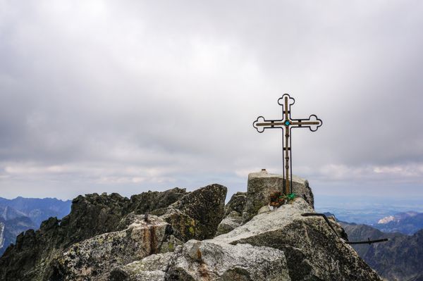 بالای قله گرلاچوفسکی کوه‌های بلند تاترا کارپات‌های غربی اسلواکی مرتفع ترین قله کارپات و اسلواکی نقطه اوج اروپا