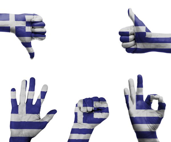 مجموعه ای از دست ها با حرکات مختلف در پرچم یونان پیچیده شده است