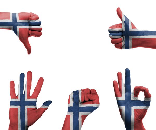 مجموعه ای از دست ها با حرکات مختلف در پرچم نروژ پیچیده شده است