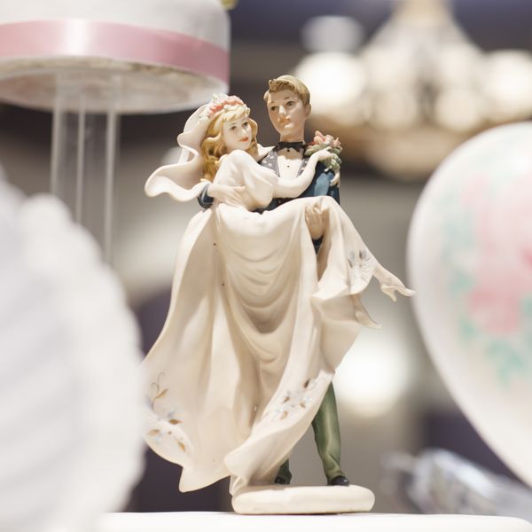 عروسک زن و شوهر عروس و داماد روی کیک عروسی