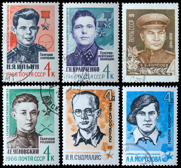 ussr - حدود 1966 تمبر چاپ شده توسط ussr نشان می دهد که قهرمان اتحاد جماهیر شوروی در حدود 1966