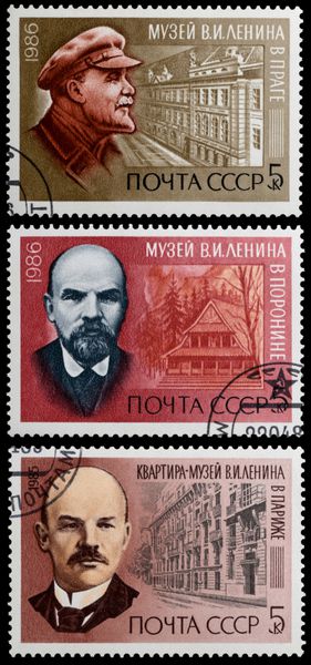اتحاد جماهیر شوروی - حدود 1986 تمبر چاپ شده در اتحاد جماهیر شوروی پرتره لنین و موزه را نشان می دهد در حدود 1986