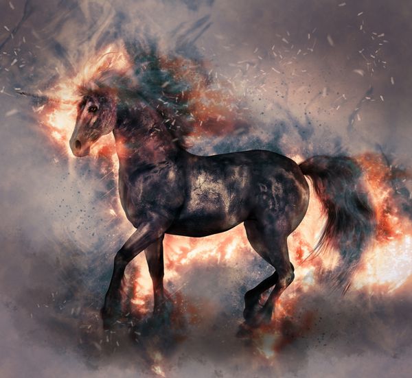 تصویری از یک اسب شاخدار سیاه و نقره ای با یال سیاه دم و جفت ران او شعله های جادویی دارد که انگار یک تکشاخ عنصری آتشین است