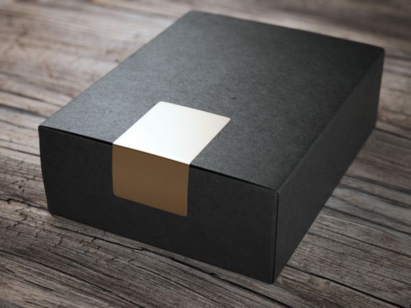 جعبه سیاه با برچسب طلایی