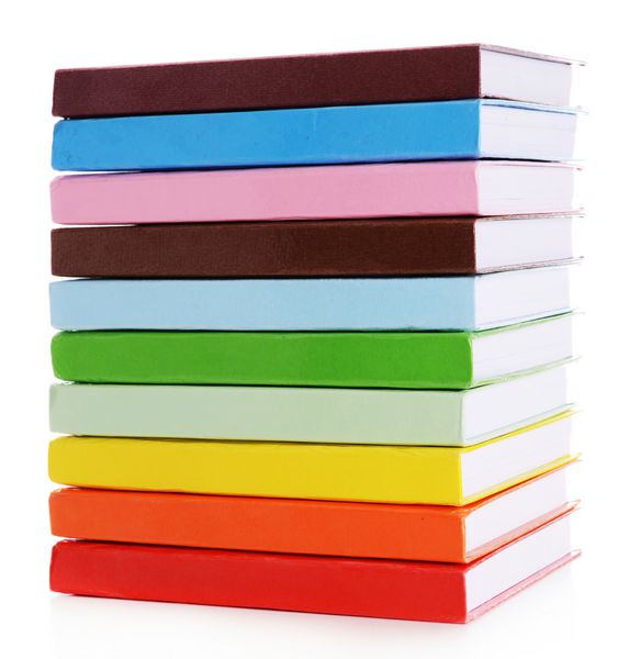 پشته ای از کتاب های رنگارنگ جدا شده روی سفید