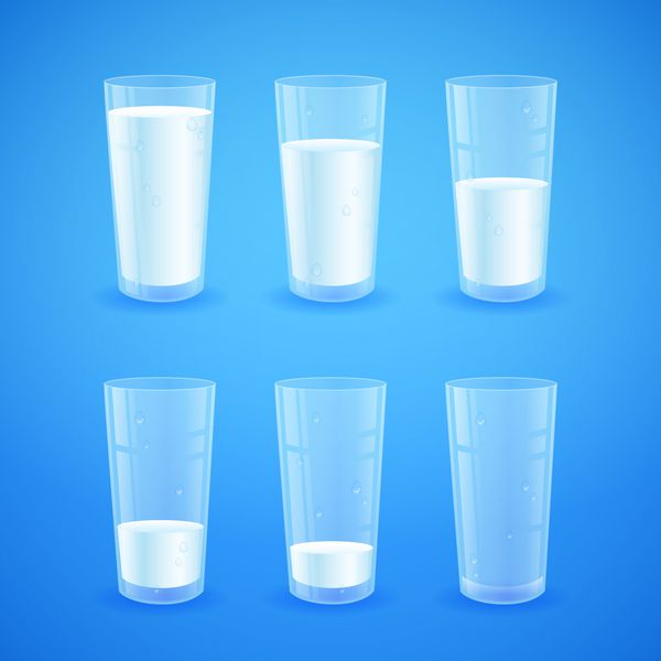 لیوان های شفاف واقعی از شیر در زمینه آبی از پر تا نیمه پر تا خالی مغذی و ارگانیک برای صبحانه