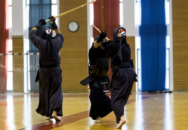 تسالونیکی یونان 18 اکتبر 2015 نمایش توسط دانشکده های مردان و زنان هنرهای رزمی سنتی ژاپن جودو کاراته آیکیدو کندو