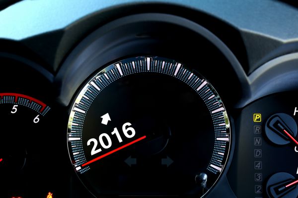سرعت سنج ماشین سال 2016 مفهوم سال جدید 2016