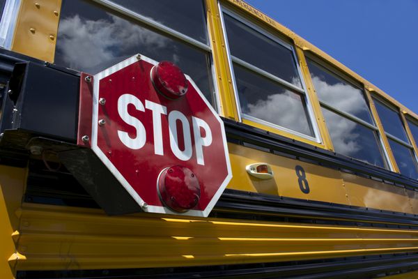 علامت توقف در اتوبوس مدرسه