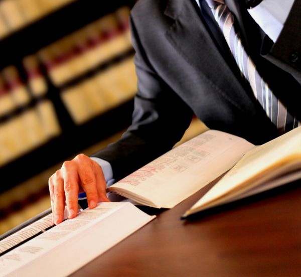 خواندن وکیل