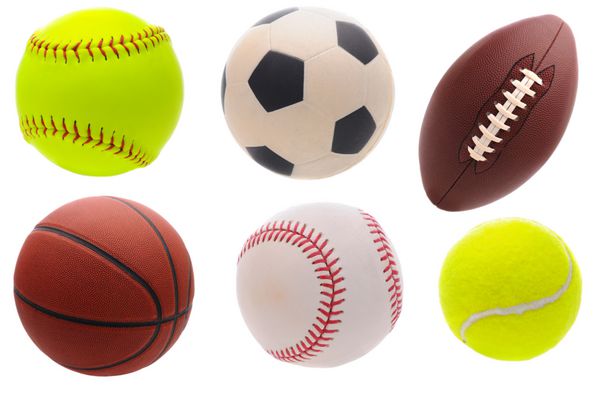 شش توپ ورزشی مختلف روی پس زمینه سفید