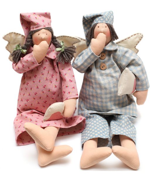 مفهوم قبل از خواب - عروسک های دست ساز خمیازه می کشند