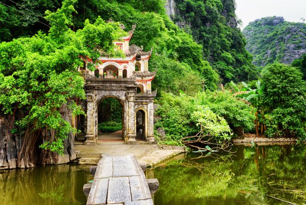 دروازه اصلی به بتکده بیچ دونگ استان نین بین ویتنام