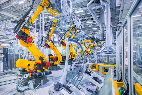 ربات ها در کارخانه ماشین سازی