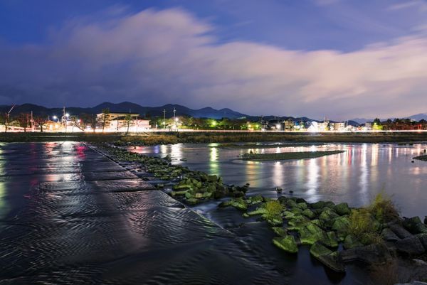 صحنه شب با رودخانه در کیوتو