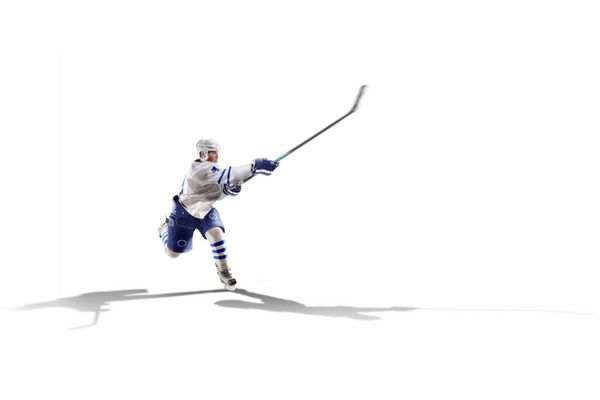 بازیکن حرفه ای هاکی اسکیت روی یخ جدا شده در رنگ سفید