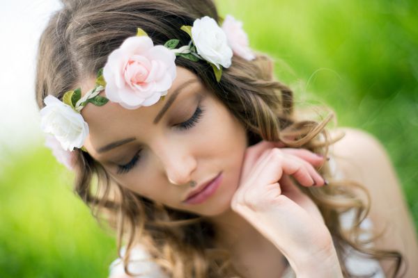 زیبا زن زن در طبیعت زیبا