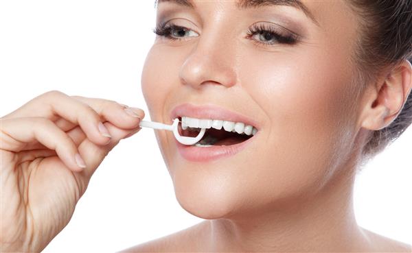 انتخاب زن و نخ دندان