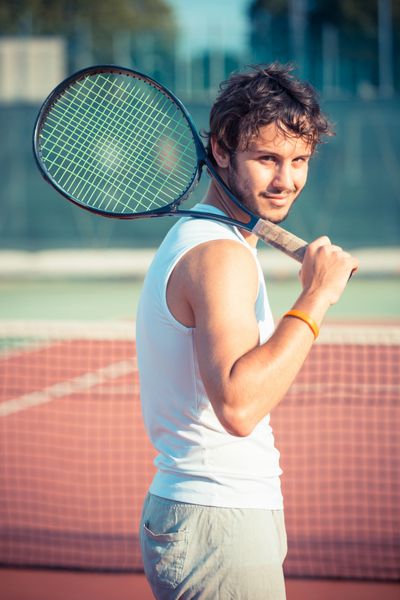 تنیس مرد جوان