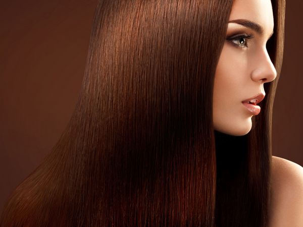 موی قهوه ای پرتره زن زیبا با موهای بلند تصویر با کیفیت بالا
