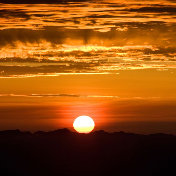 طلوع آفتاب در صبح طلوع خورشید با ابر