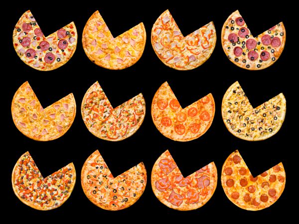 دوازده پیتزا مختلف در یک مجموعه جدا شده در مشکی نمای بالا