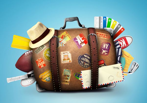 چمدان کامل یک مسافر با برچسب های سفر