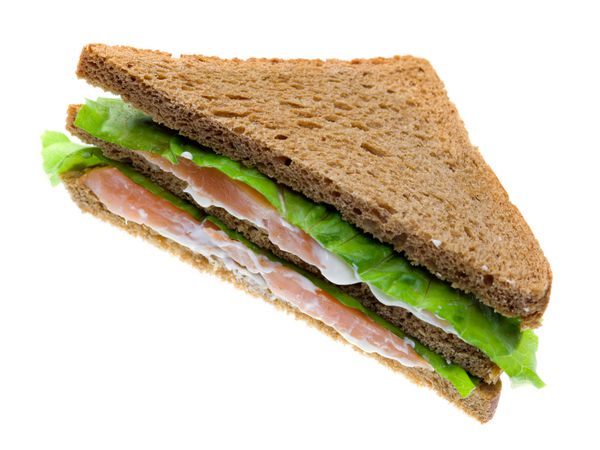ساندویچ سالمون جدا شده بر روی پس زمینه سفید