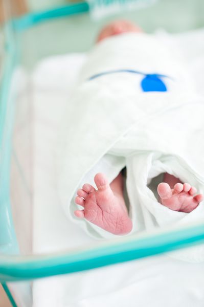 نوزاد تازه متولد شده در بیمارستان با نام تگ brlet شناسایی