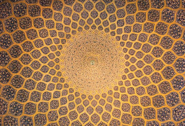 گنبد مسجد تزیینات شرقی اصفهان ایران