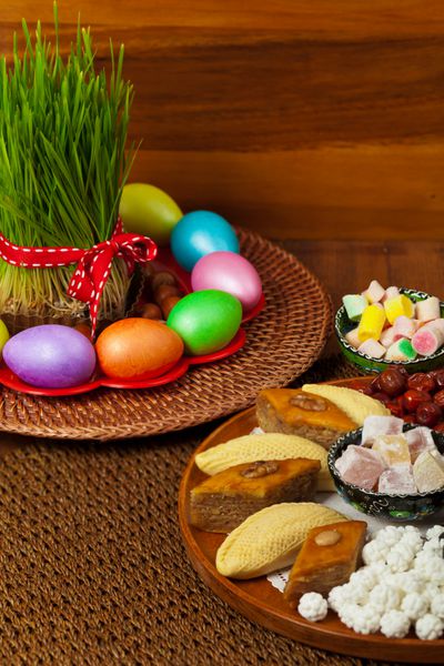 نوروز در آذربایجان تخم مرغ رنگی برای عید پاک و شیرینی های سنتی تمرکز انتخابی