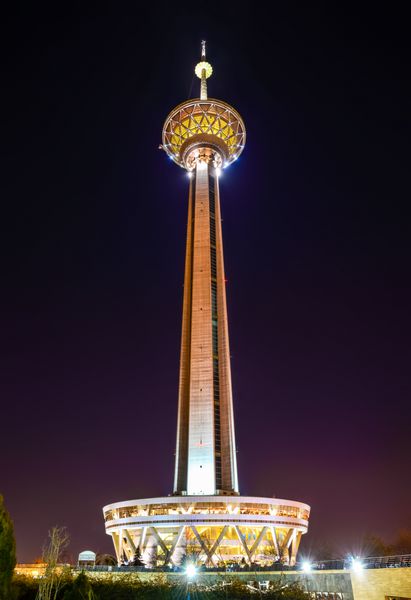 نمای شب برج میلاد در تهران - ایران