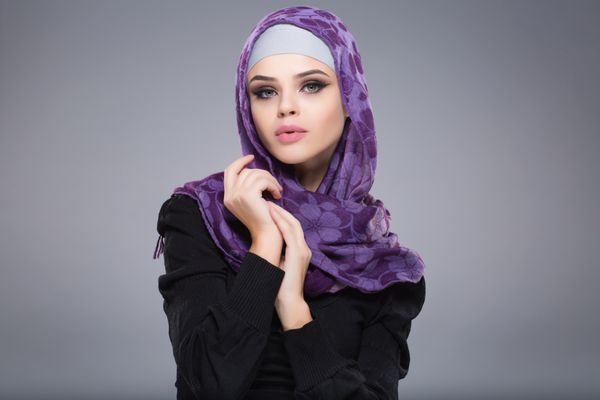 زنی با روسری مسلمان