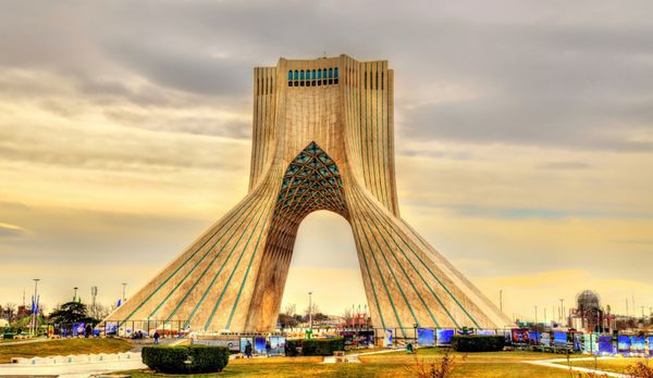 نمایی از برج آزادی در تهران در تاریخ 6 ژانویه 2016 برج یکی از نمادهای شهر است