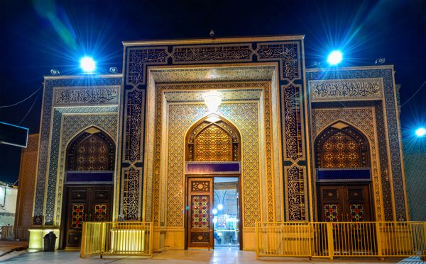 شیراز ایران - 4 ژانویه 2016 شاه چراغ بنای تدفین و مسجد