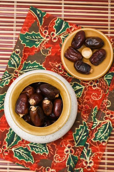 خرما میوه خشک خرمای عربی برای رمضان کریم کرالا هند افطار سنتی غذاهای هندی ضیافت مسلمانان در رمضان غذای عربی شیرین
