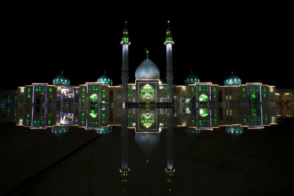 مسجد مقدس جمکران در شب بارانی قم ایران