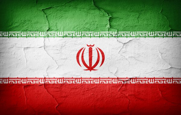 پرچم ایران روی دیوار گرانج - تصویر سه بعدی نقاشی شده است