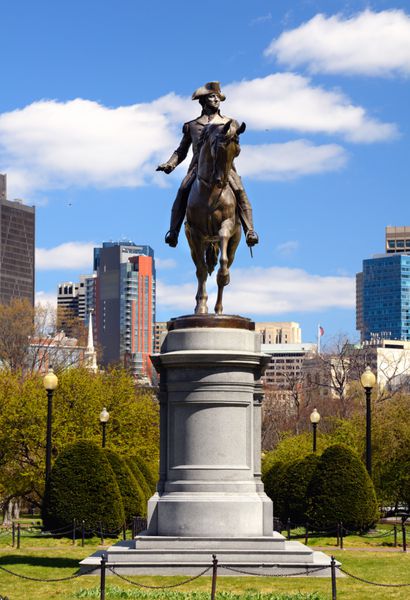 بنای یادبود جورج واشنگتن در باغ عمومی بوستون
