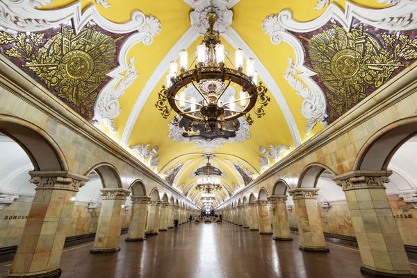 ایستگاه مترو komsomolskaya در مسکو روسیه