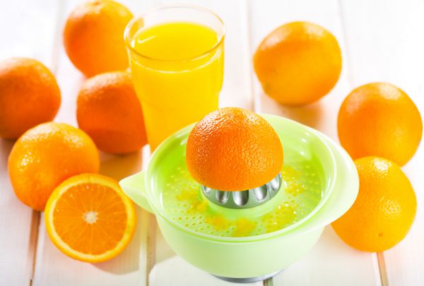 پرتقال گیر با میوه های تازه