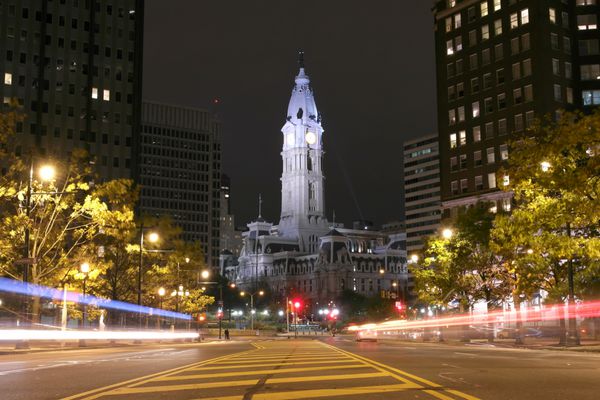 ساختمان تالار شهر فیلادلفیا در شب