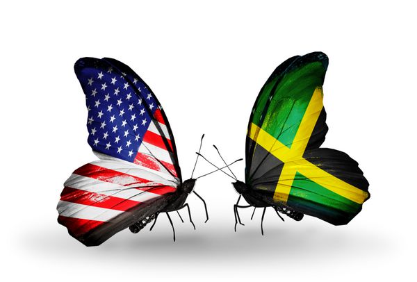 دو پروانه با پرچم ایالات متحده آمریکا و جامائیکا