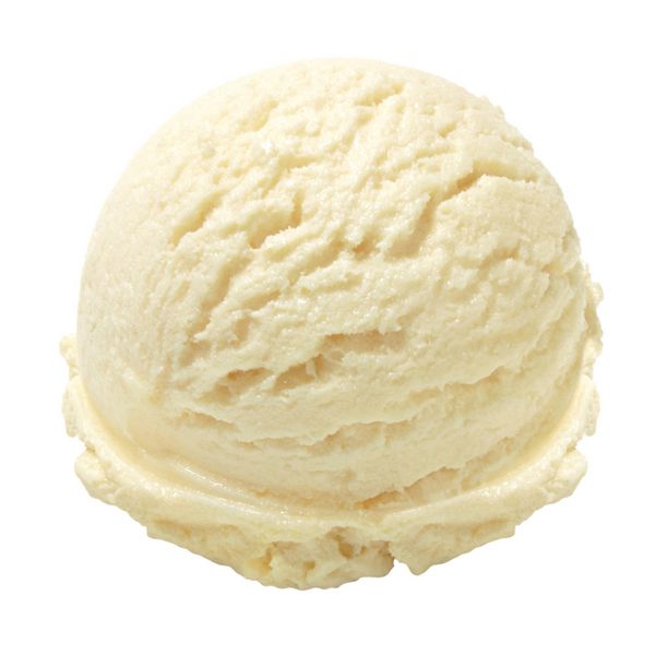 یک قاشق بستنی وانیلی در زمینه سفید