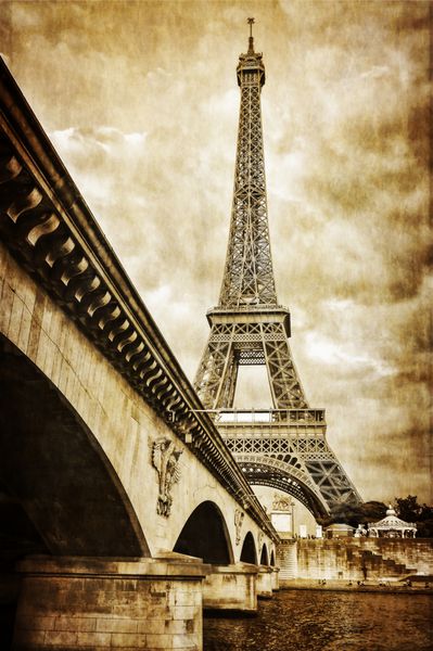 نمای قدیمی قدیمی برج ایفل از رودخانه سن پاریس