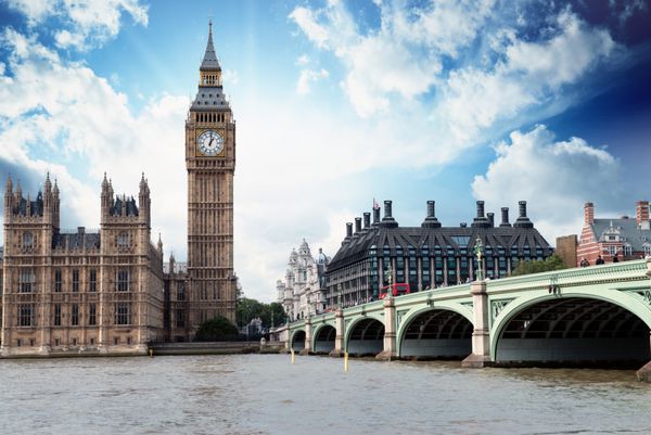 بیگ بن خانه های پارلمان و پل وست مینستر در لندن