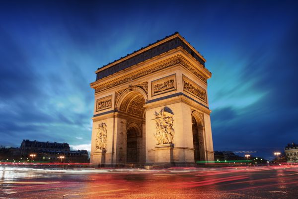 قوس پیروزی شهر پاریس در غروب آفتاب - طاق پیروزی
