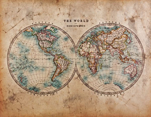 یک نقشه واقعی قدیمی جهان رنگ آمیزی شده متعلق به اواسط دهه 1800 که نیمکره های غربی و شرقی را با رنگ دستی نشان می دهد